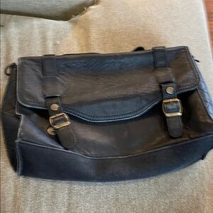 Elegant Black Leather Messenger Bag for Men